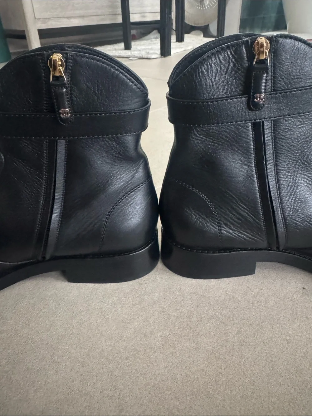 CHANEL size 42